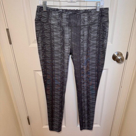 The North Face Gray Patterned Leggings - Picture 1 of 11